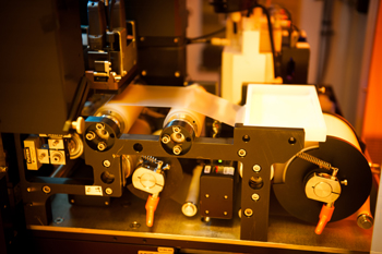 roll-to-roll nanomanufacturing tool