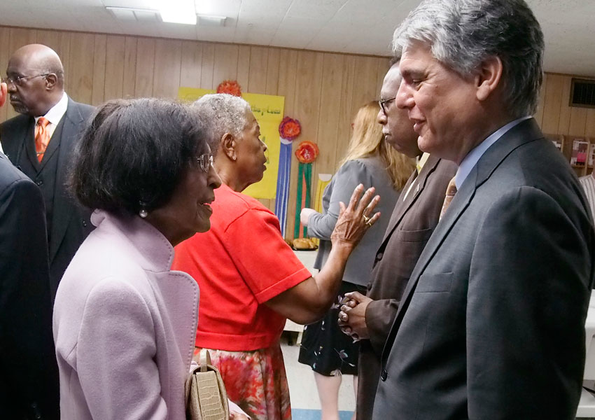 Gregory L. Fenves meets with East Austin community leaders