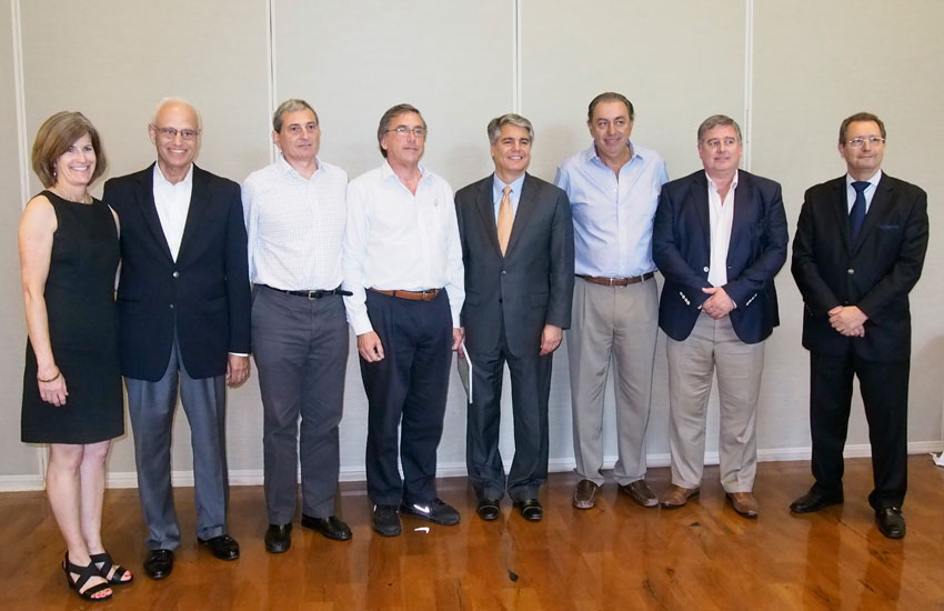 President Greg Fenves meets with a delegation of energy leaders from Argentina