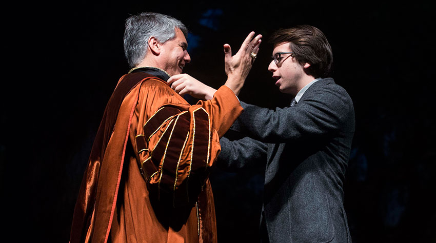 Student Government President Xavier M. Rotnofsky gives President Fenves the medallion of office.