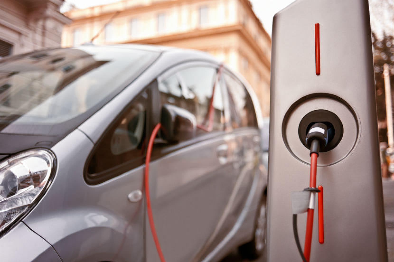 proposed-fee-for-electric-hybrid-vehicles-is-a-good-idea-for-texas-ut-news