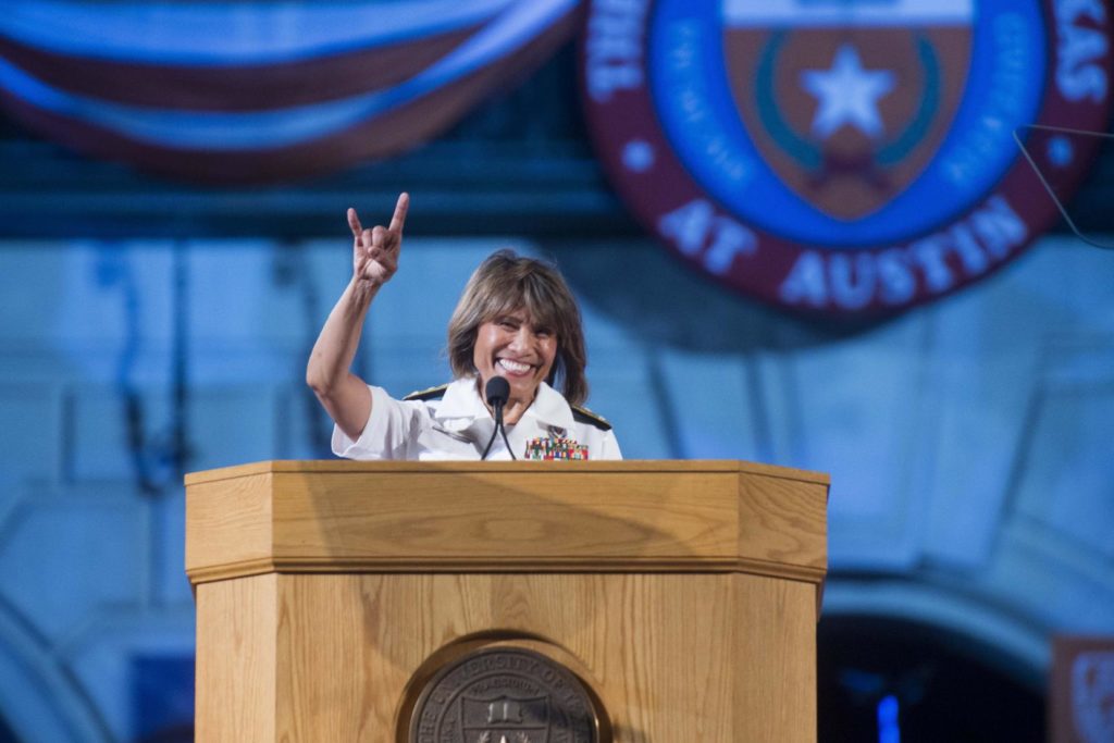 commencement_2018_raquel_bono_hook_em_