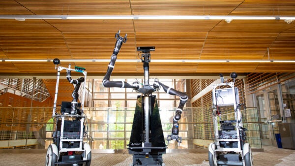 20190523-niekum_stone_robots-110_edited