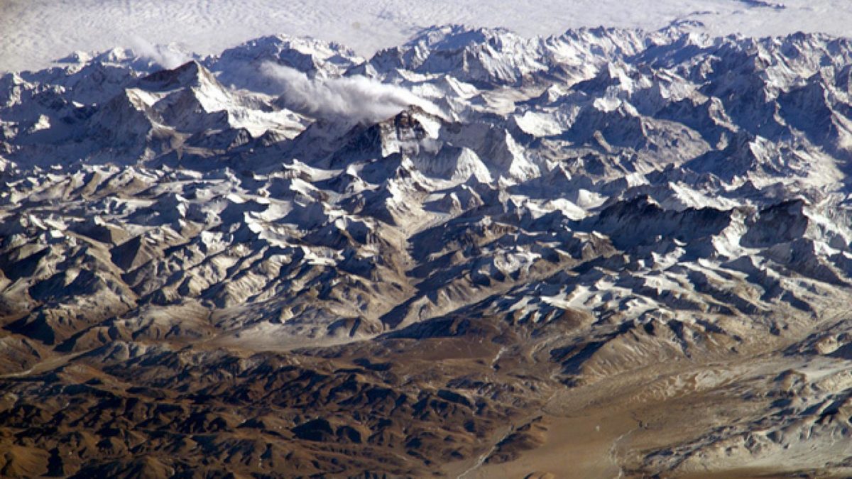 Snow on the Himalayan mountains. Credit: University of Texas at Austin