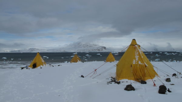 Research camp buried in snow during past expedition to Antarctica. Credit: AP3