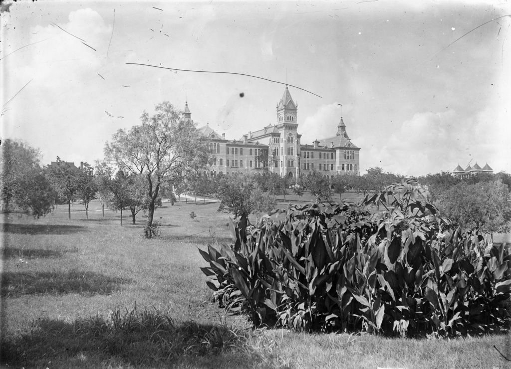 The Old Main Building around the time of the pandemic