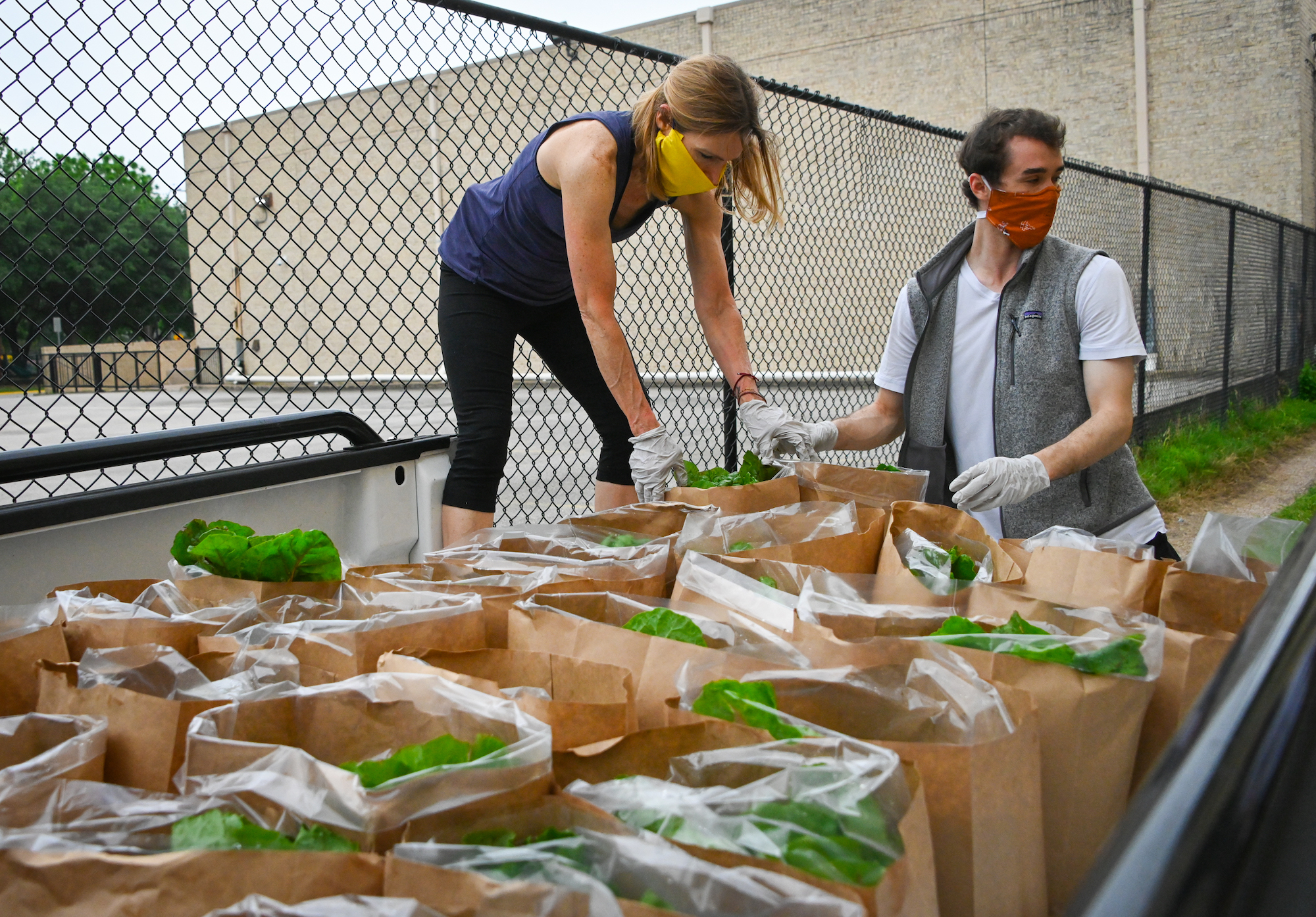 The Spirit Golf Association, The University of Texas at Austin, Dell  Medical School Unite to Feed Central Texans in Need - UT News