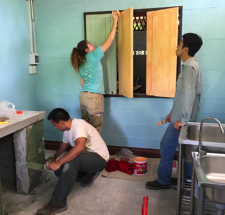 UT students building a kitchen