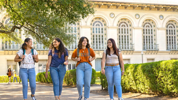 How UT Earned the Seal of Excelencia