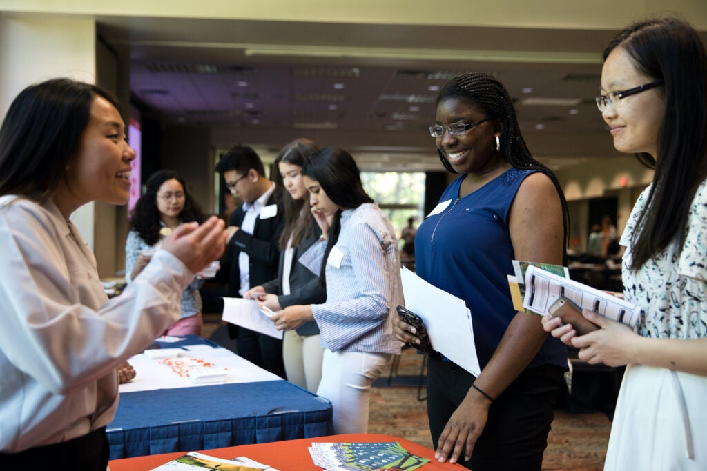 8 Things To Do (and Not Do) Before a Career Fair - UT News