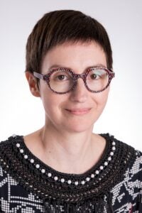 close up photo of woman with glasses