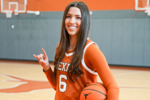 image of a basketball player holding up hook 'em