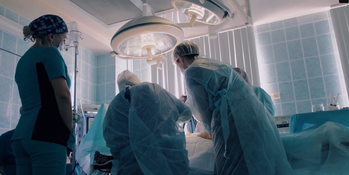 image of doctors in a an operating room